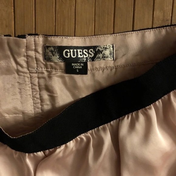 Guesspink bubbly skirt - Picture 2 of 2